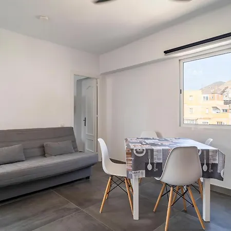 Apartamento Gorgeous In With Kitchen
